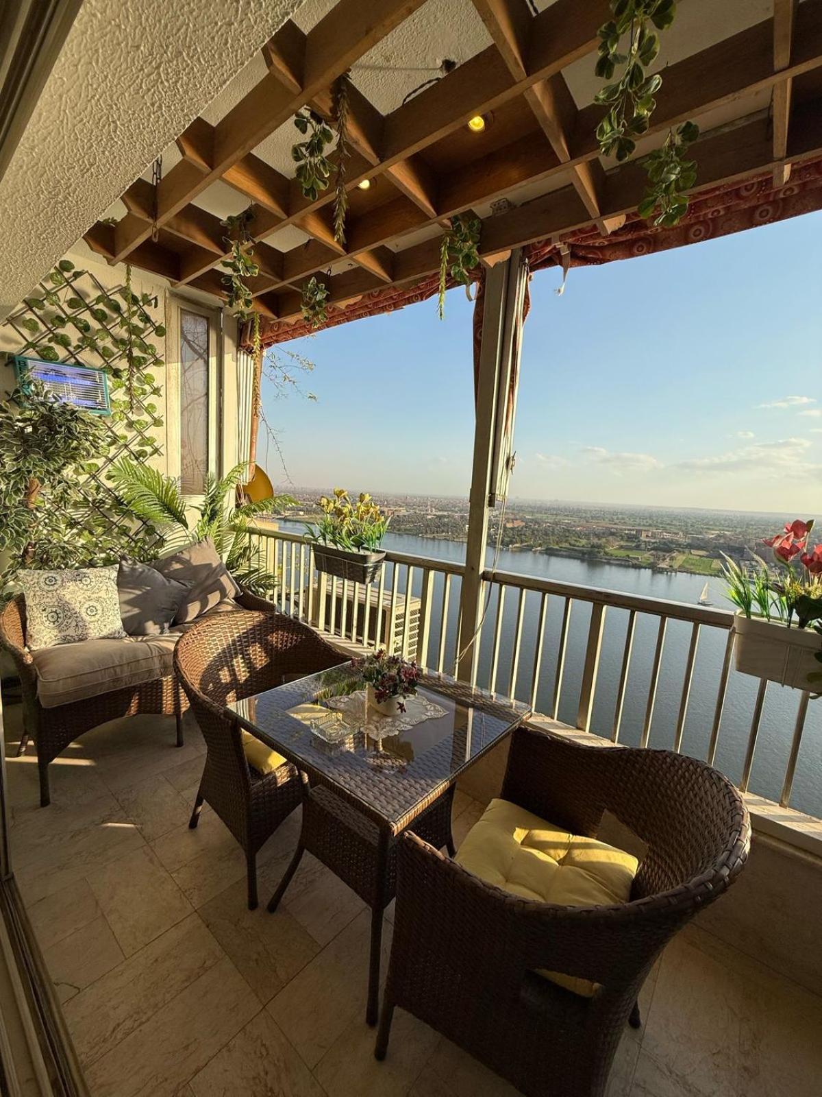 23 Floors Up Breathtaking Nile View 2br In Maadi *