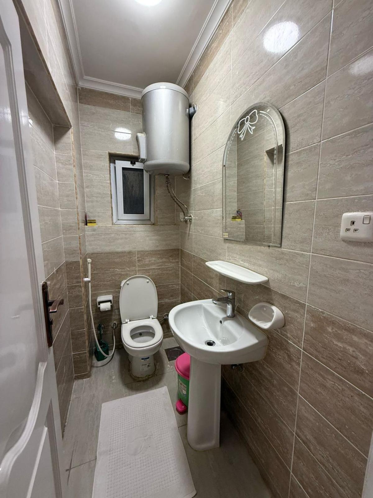 23 Floors Up Breathtaking Nile View 2br In Maadi Apartamento